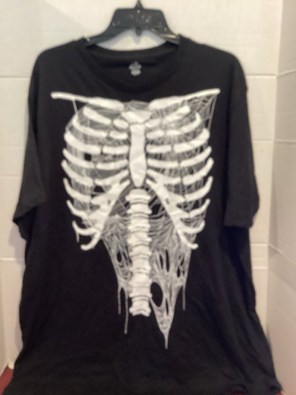 T100-Black Men's Skeleton Webbed Ribs Graphic T Shirt Size 2 X Large (50-52)